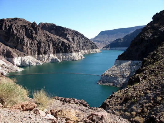 Lake Mead shows its 'bathtub ring' when water levels are low. (Photo by OakleyOriginals/flickr)