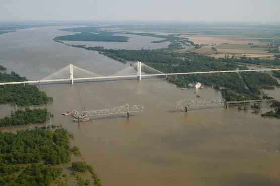 An aerial view of the Greenville Bridge spanning the Mississippi River. (Photo by USDA/flickr)