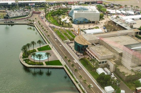 Aerial shot of the starting line area, along Bayshore Drive. (Photo by Robert Neff/flickr)