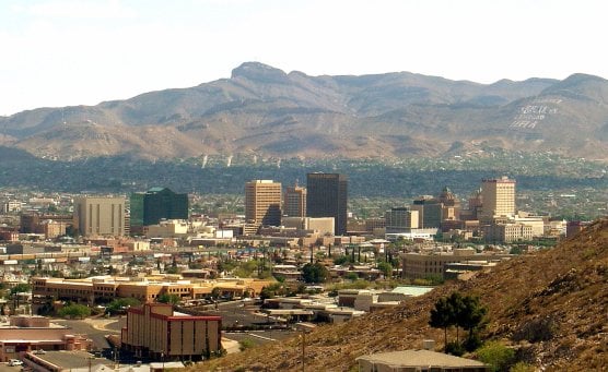 The El Paso skyline, with the Franklin Mountains in the background. (Public domain photo by Wikimedia)