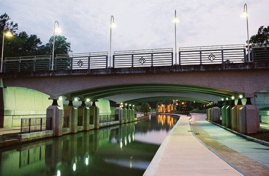 A stretch of the Waterway Walk in The Woodlands, Texas. (Photo by M Glasgow/flickr)