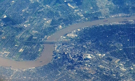 Aerial view of the Mississippi River as it runs through New Orleans, La. (Photo by Ron Riering/flickr)