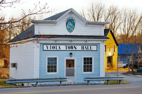 The Viola, Tennessee, Town Hall. (Photo by Wikimedia)