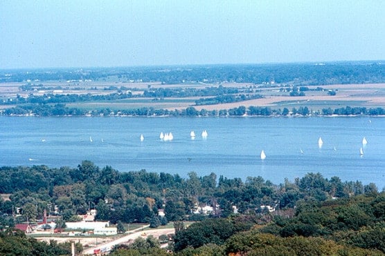 A view of the Illinois River from the Peoria Heights water tower. (Photo by Roger/flickr)