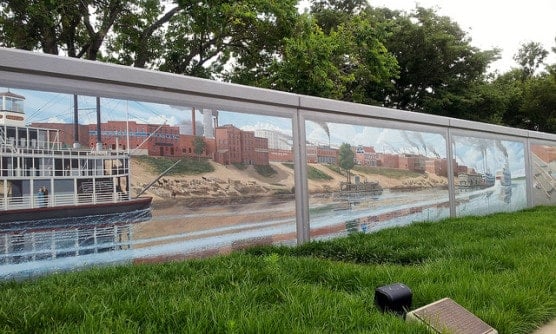 A stretch of the Flood Wall Murals in Paducah, Kentucky, where the race starts. (Photo by Carolyn Cuskey/flickr)