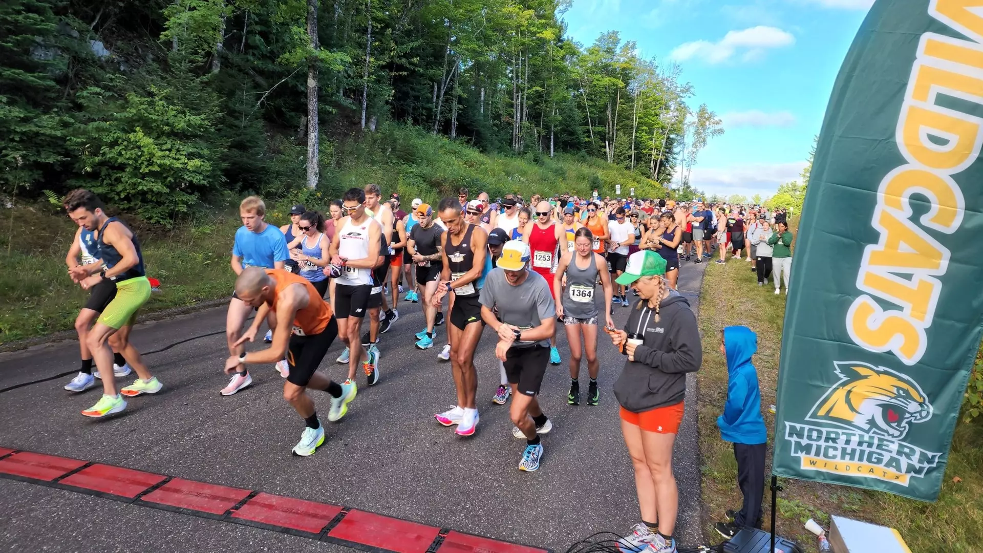 runners at the start of the fall's marquette half marathon